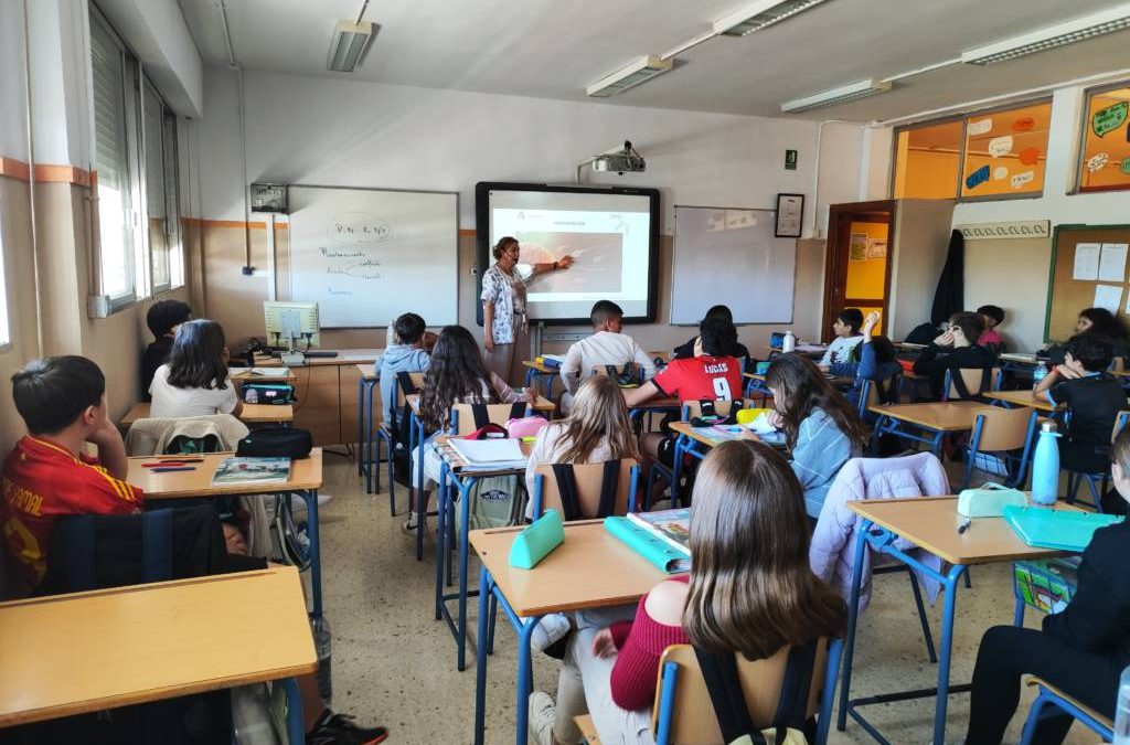 CHARLAS “ANATOMÍA Y FISIOLOGÍA DE LOS APARATOS REPRODUCTORES E HIGIENE MENSTRUAL” CON NUESTRO ALUMNADO DE 1º ESO, FP BÁSICA Y AULAS ESPECÍFICAS