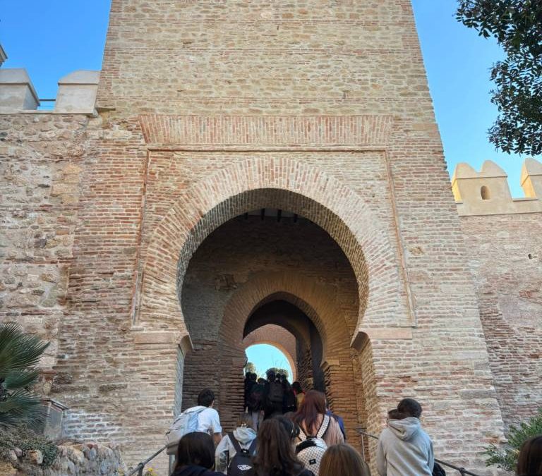 El alumnado de  2º ESO visita la Alcazaba.