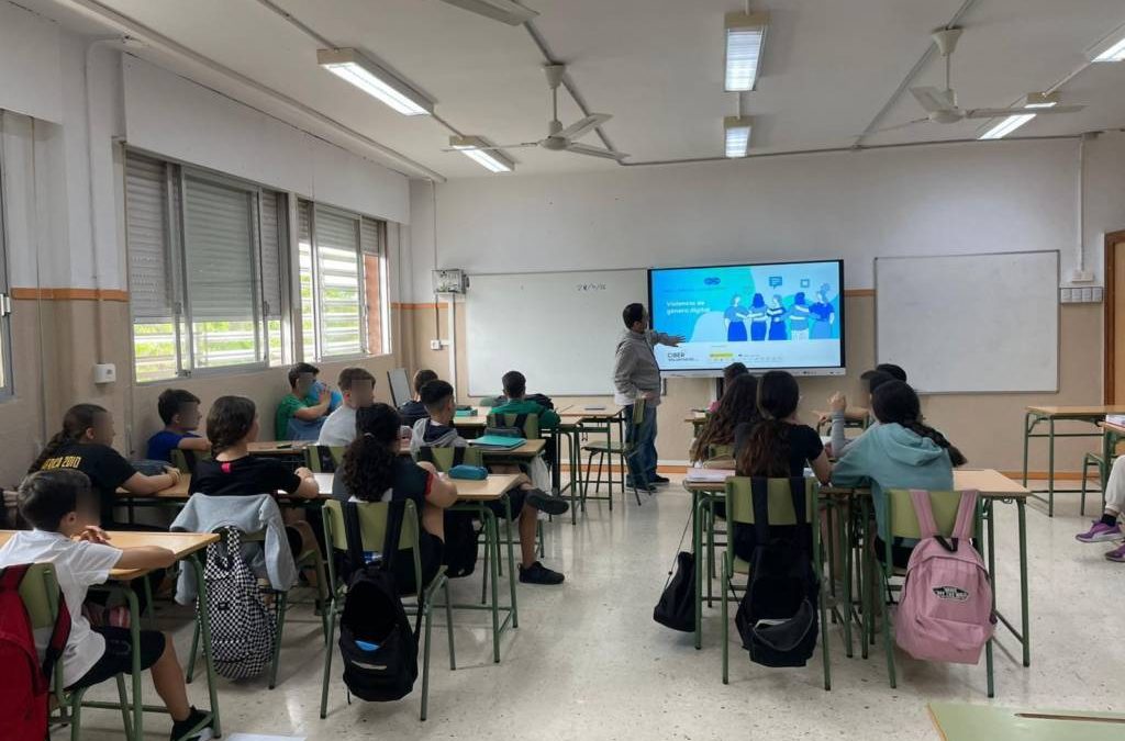 TALLER «PARA, PIENSA Y CONÉCTATE CONTRA LA VIOLENCIA DE GÉNERO DIGITAL» CON 2º ESO